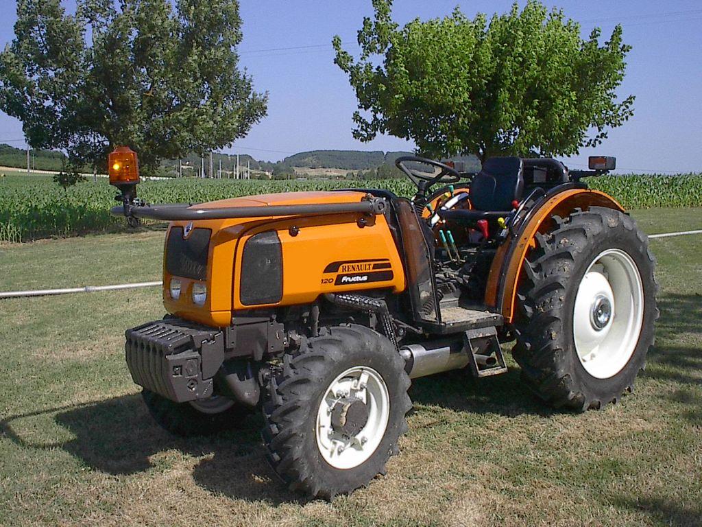 Le microtracteur est idéal pour les activités agricoles.