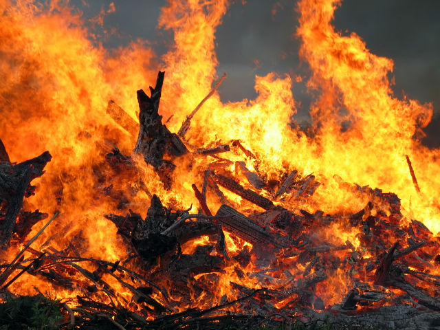 La mise en place de fermetures résistantes au feu permet d’éviter certaines conséquences dues aux incendies