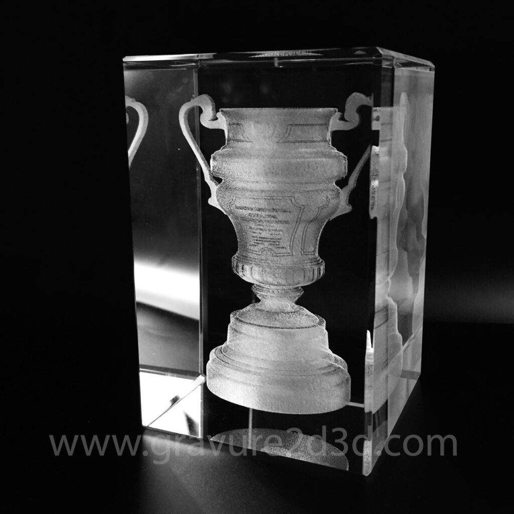 Un trophée en verre personnalisé