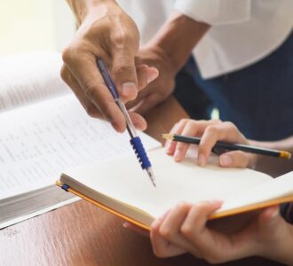 Avis sur les services de tutorat en ligne : Chegg vs Tutor.com