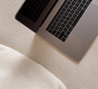 Comment valoriser vos collaborateurs avec des trophées gravés sur-mesure ?