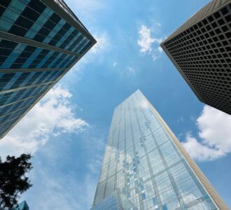 Cession d’entreprise : comment valoriser votre patrimoine en toute sérénité ?